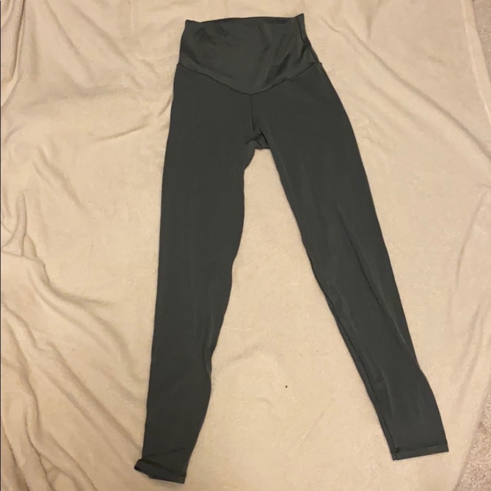 Small grey chill play move aerie leggings!
